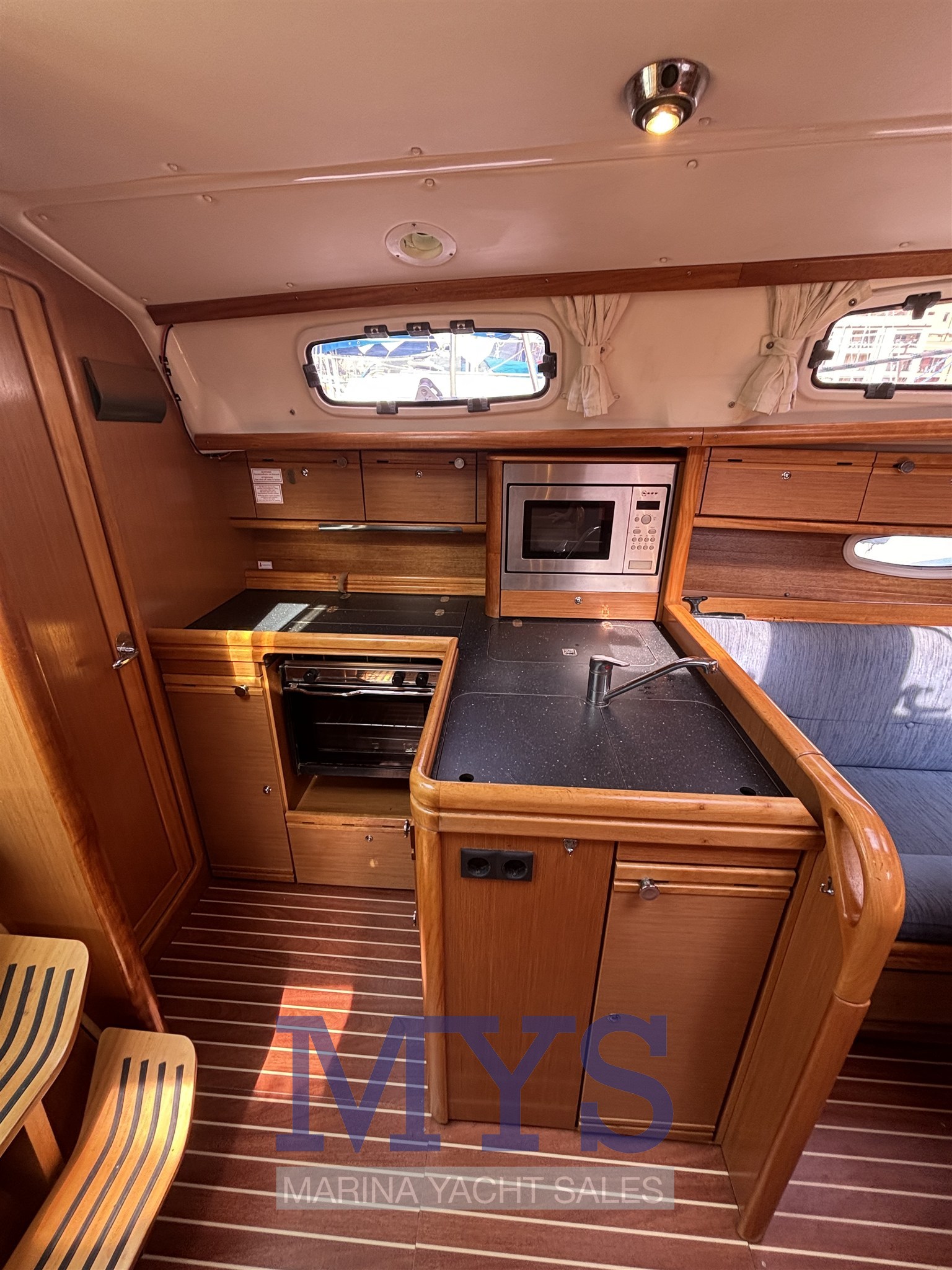 BAVARIA 34' CRUISER (17)