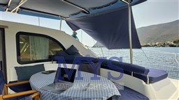 Privilege 465 cockpit table