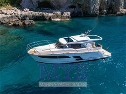 Marex 330 port side 
