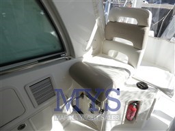 BOSTON WHALER 345 CONQUEST (13)