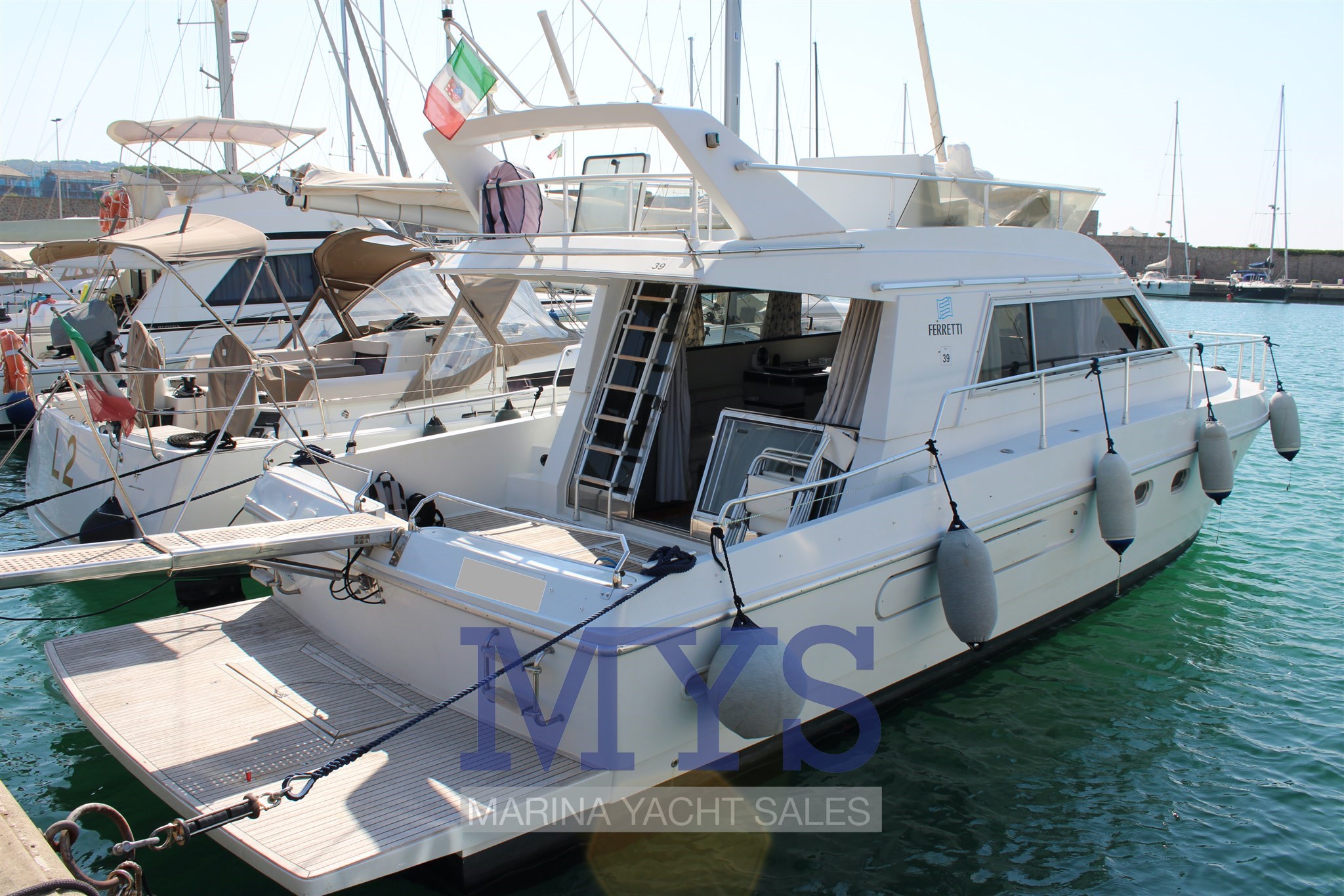 FERRETTI 39 (3)