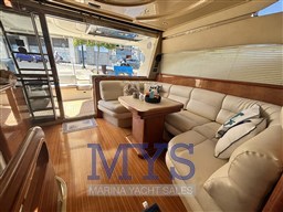 ferretti 430 dinette 2
