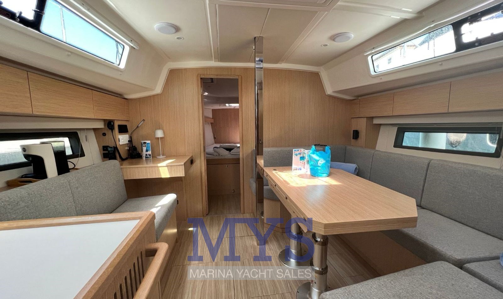 BAVARIA C42 (4)