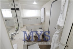FERRETTI 70 (2)