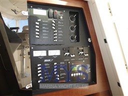 BOSTON WHALER 345 CONQUEST (16)