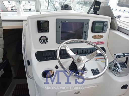 Boston Whaler 305 Conquest (25)