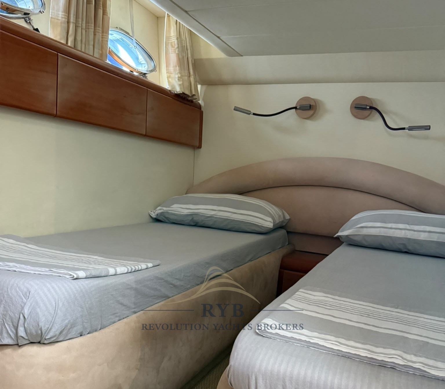PRINCESS V55 2000 RYB (8)