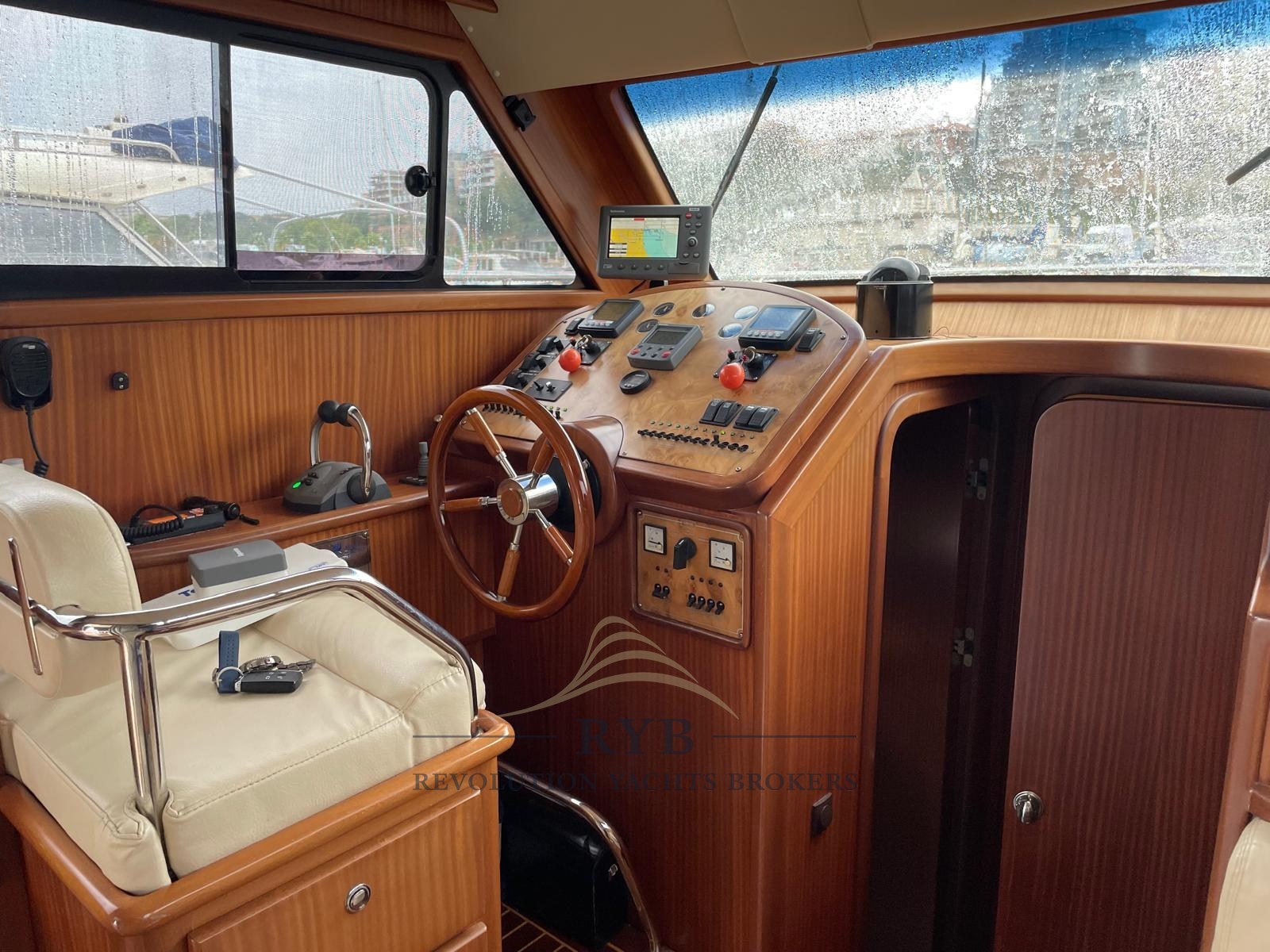 SANREMO 34 FLY 2008 RYB (2)