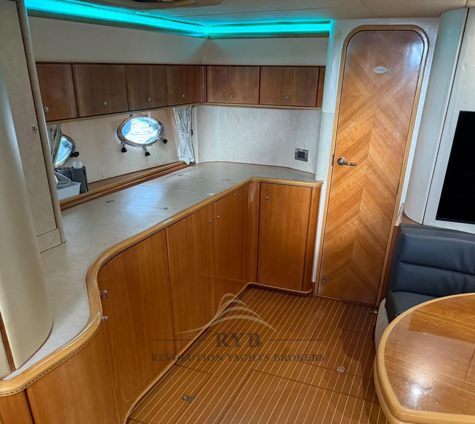 PRINCESS V55 2000 RYB (6)