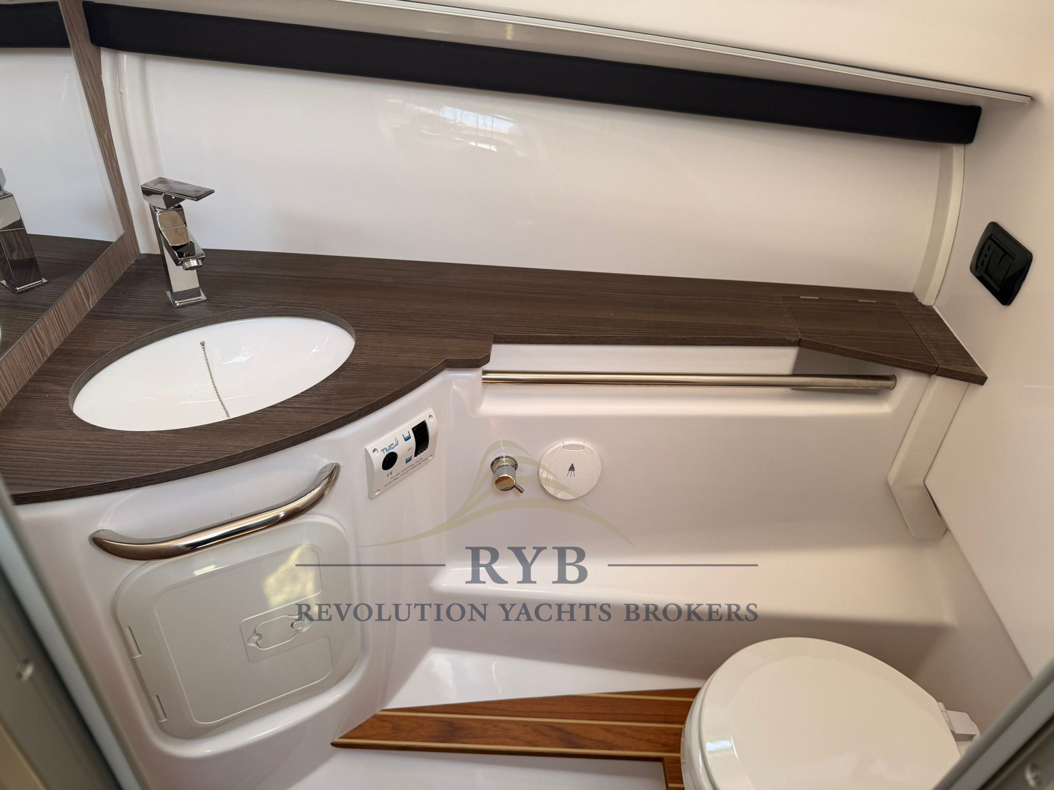 SALPA SOLEIL 33 2025 RYB (6)