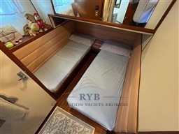 UNIESSE 42 1990 FLY RYB (18)