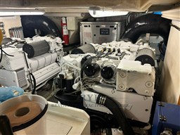 FERRETTI ALTURA 690 2007 RYB (7)