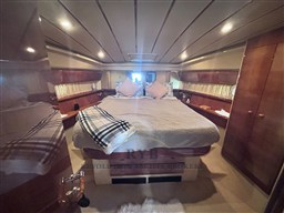 FERRETTI 53 2002 RYB (56)