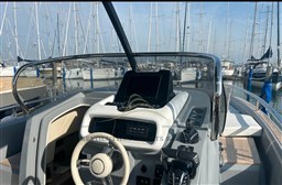 INVICTUS GTS 280 2024 RYB (7)