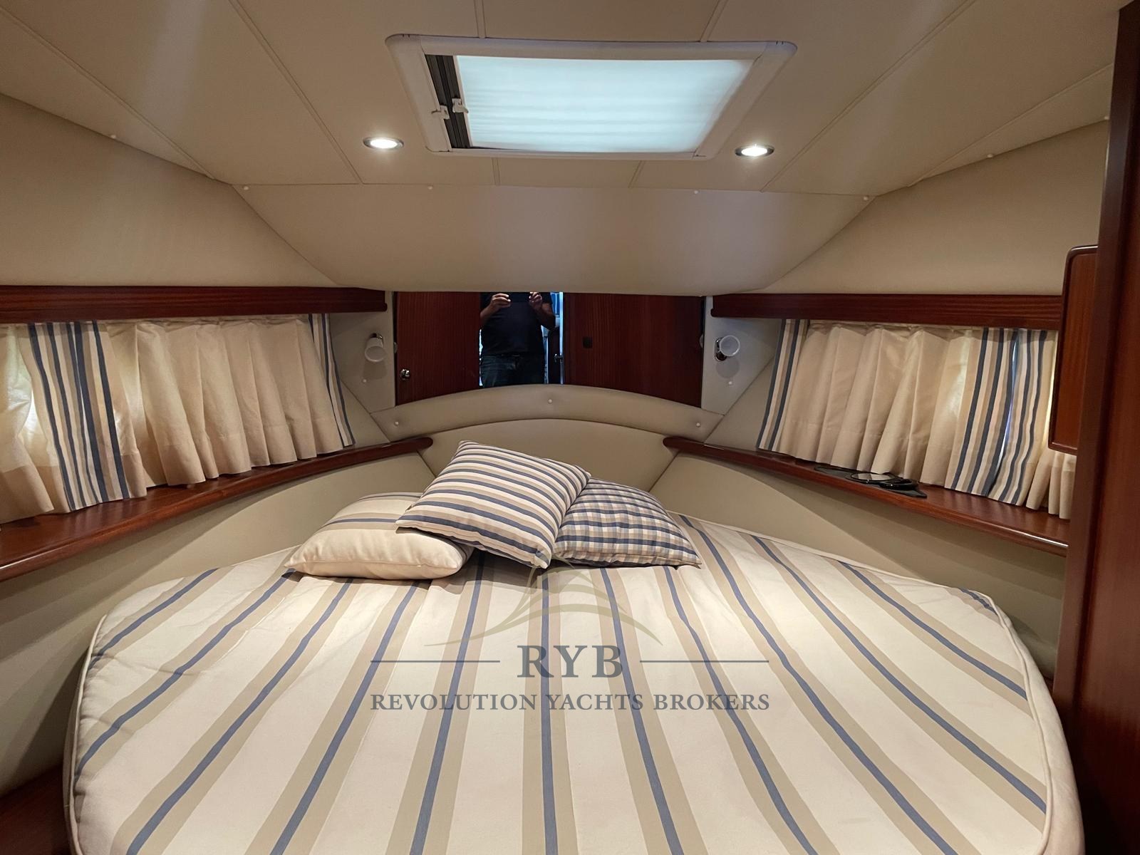 VIKING MARINE SANREMO 34 FLY 2008 RYB (3)