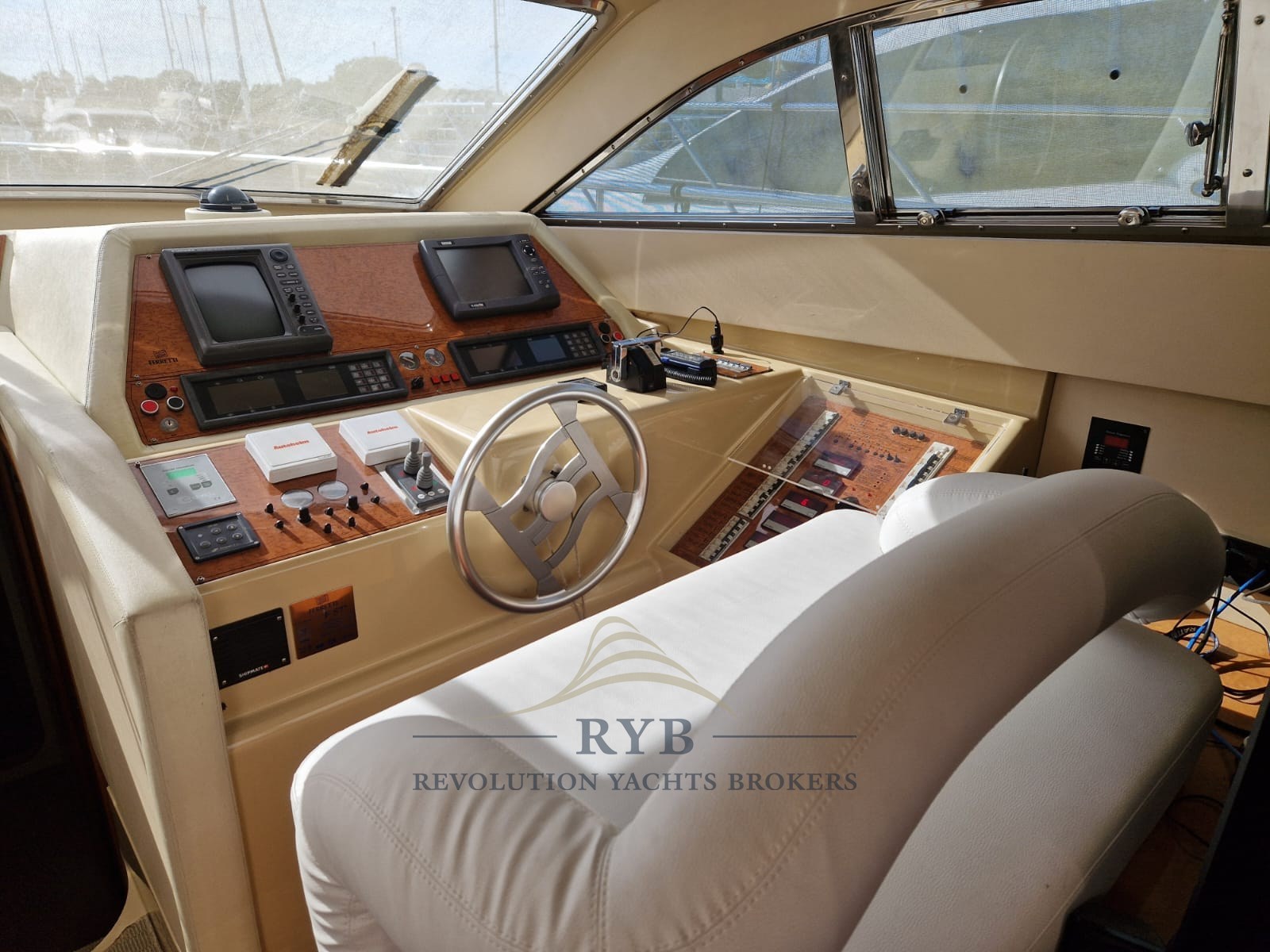 FERRETTI 57 1999 RYB (5)
