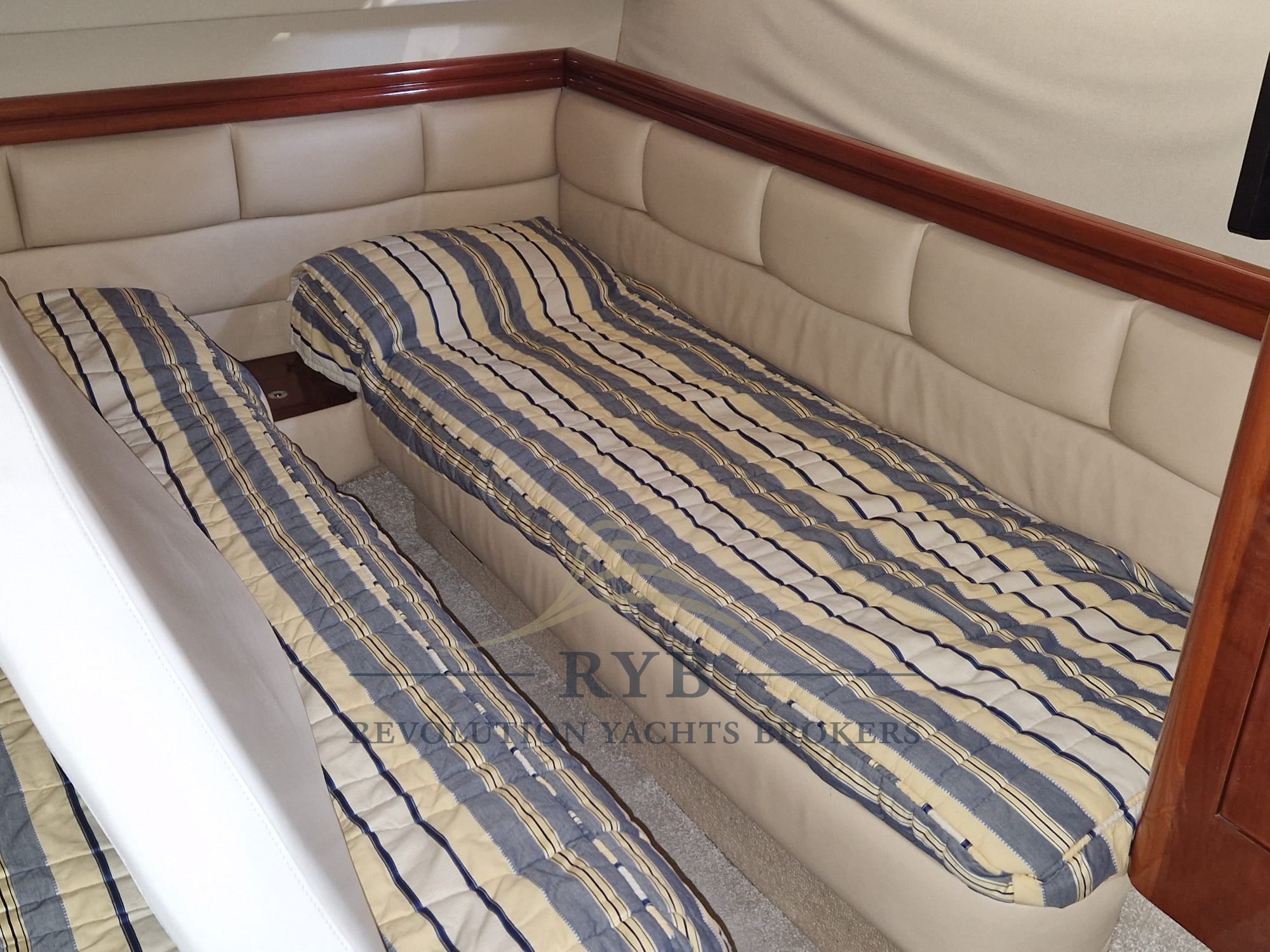 FAIRLINE PHATNOM 50 2005 RYB  (43)