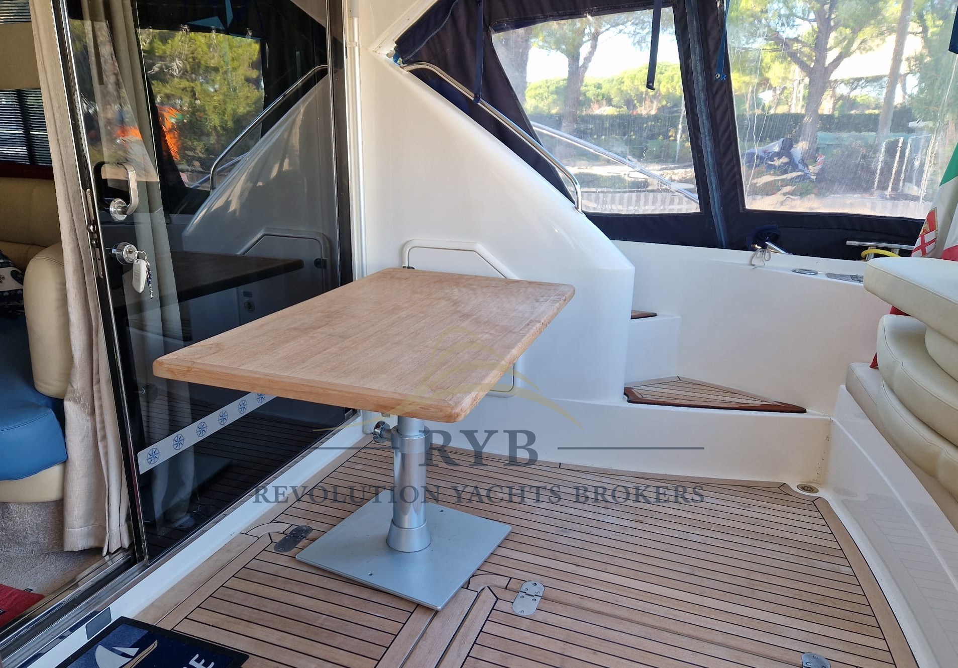 FAIRLINE PHATNOM 50 2005 RYB  (49)