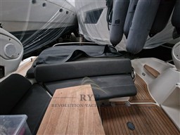 CRANCHI ENDURANCE 33 2009 RYB (4)