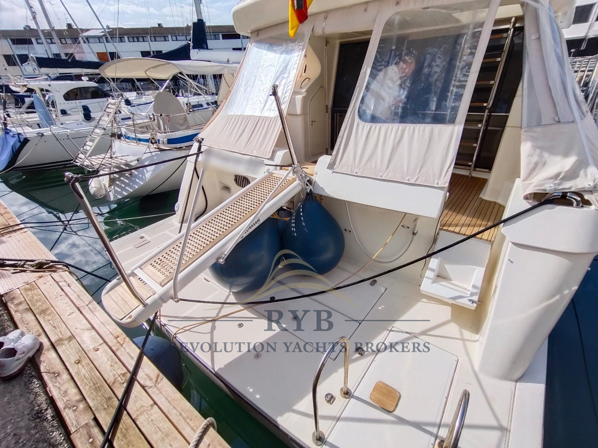 FERRETTI 480 2001 RYB (26)