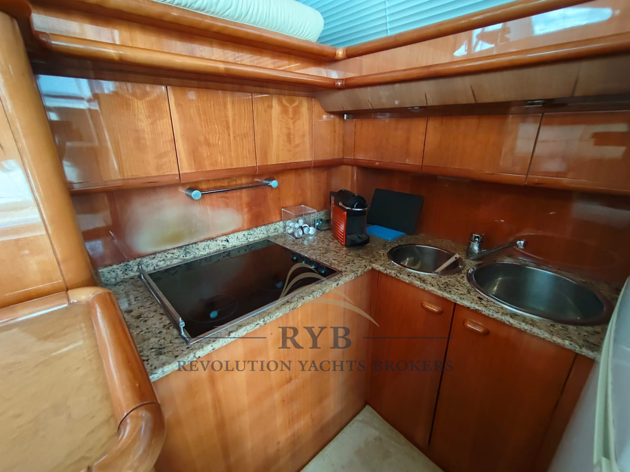 FERRETTI 480 2001 RYB (6)