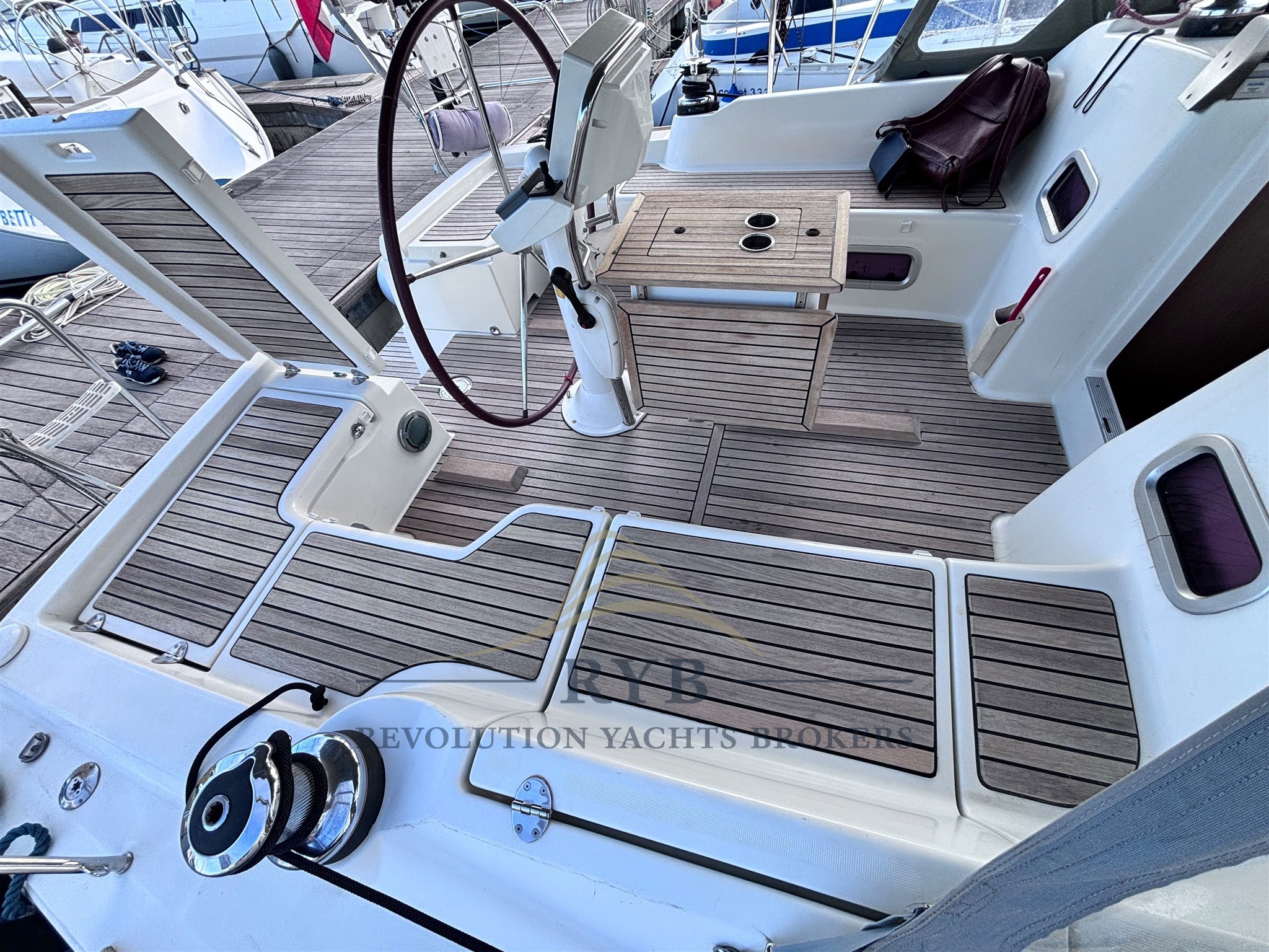 BENETEAU OCEANIS 37 2011 RYB (19)