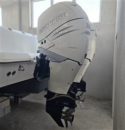 BOSTON WHALER OUTRAGE 320 2004 RYB (1)