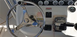 BOSTON WHALER OUTRAGE 320 2004 RYB (11)