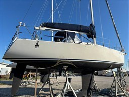 J BOATS J109 2002 RYB (1)
