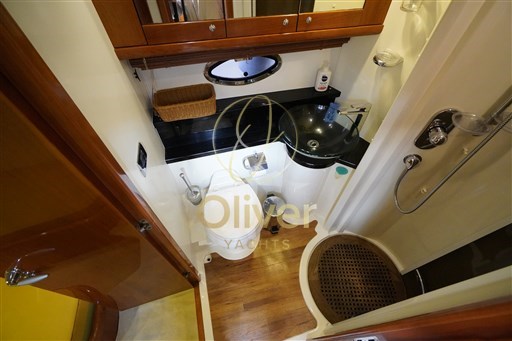 37 Guest Cabin Toilette