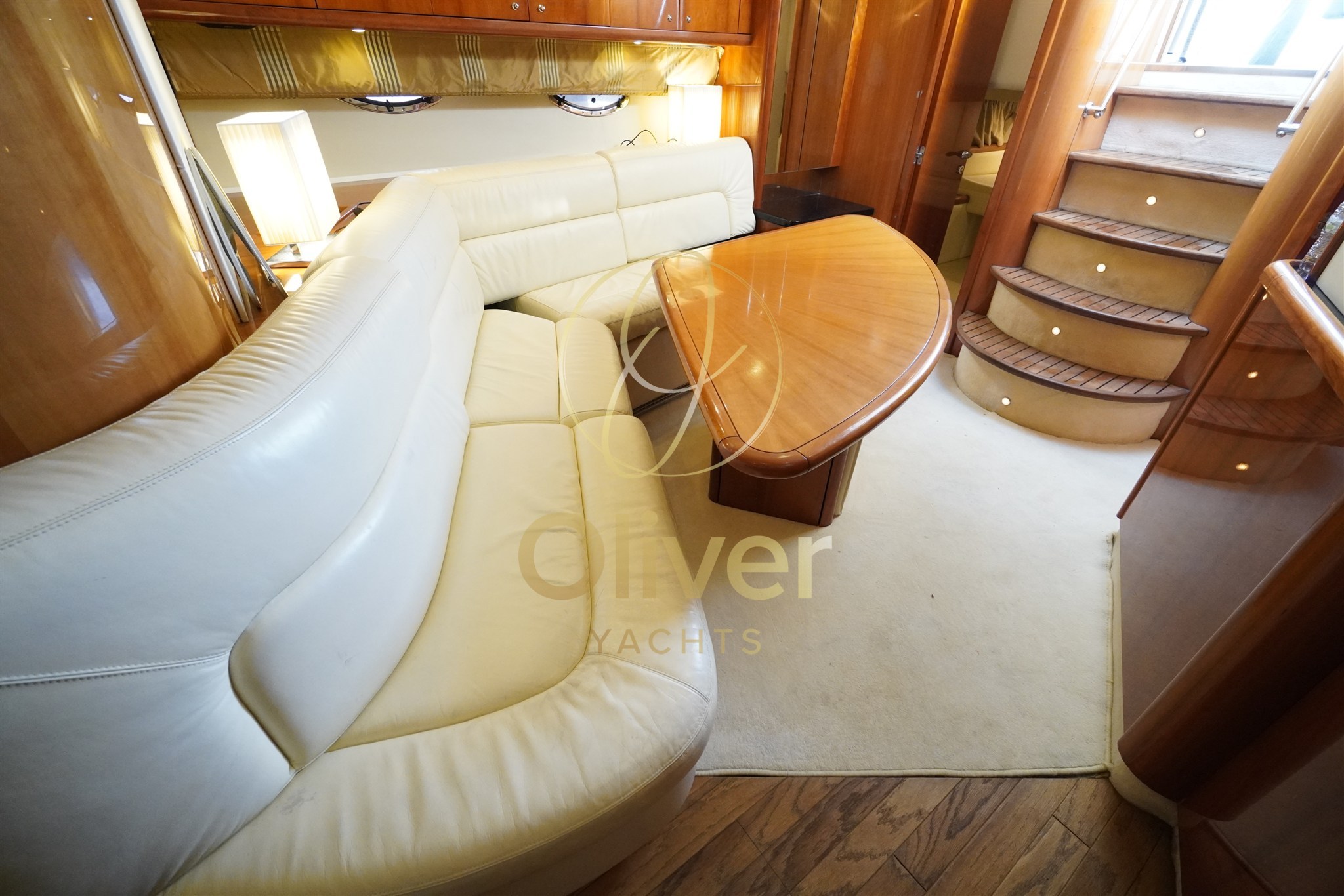 28 Interior Dinette