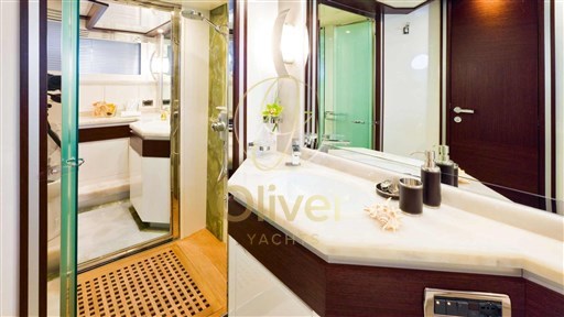 35 Master cabin toilette