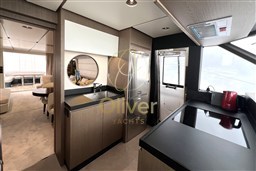 29 Galley + Salon