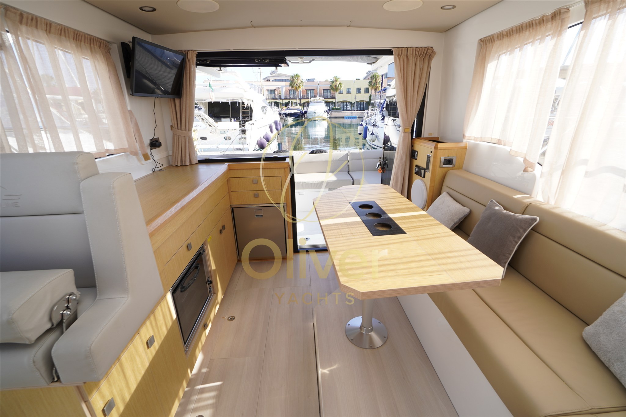 27 Convertible dinette