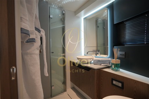 28 VIP Cabin Toilette