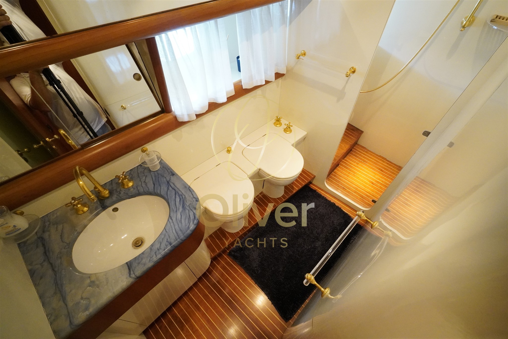 39 VIP Cabin Toilette