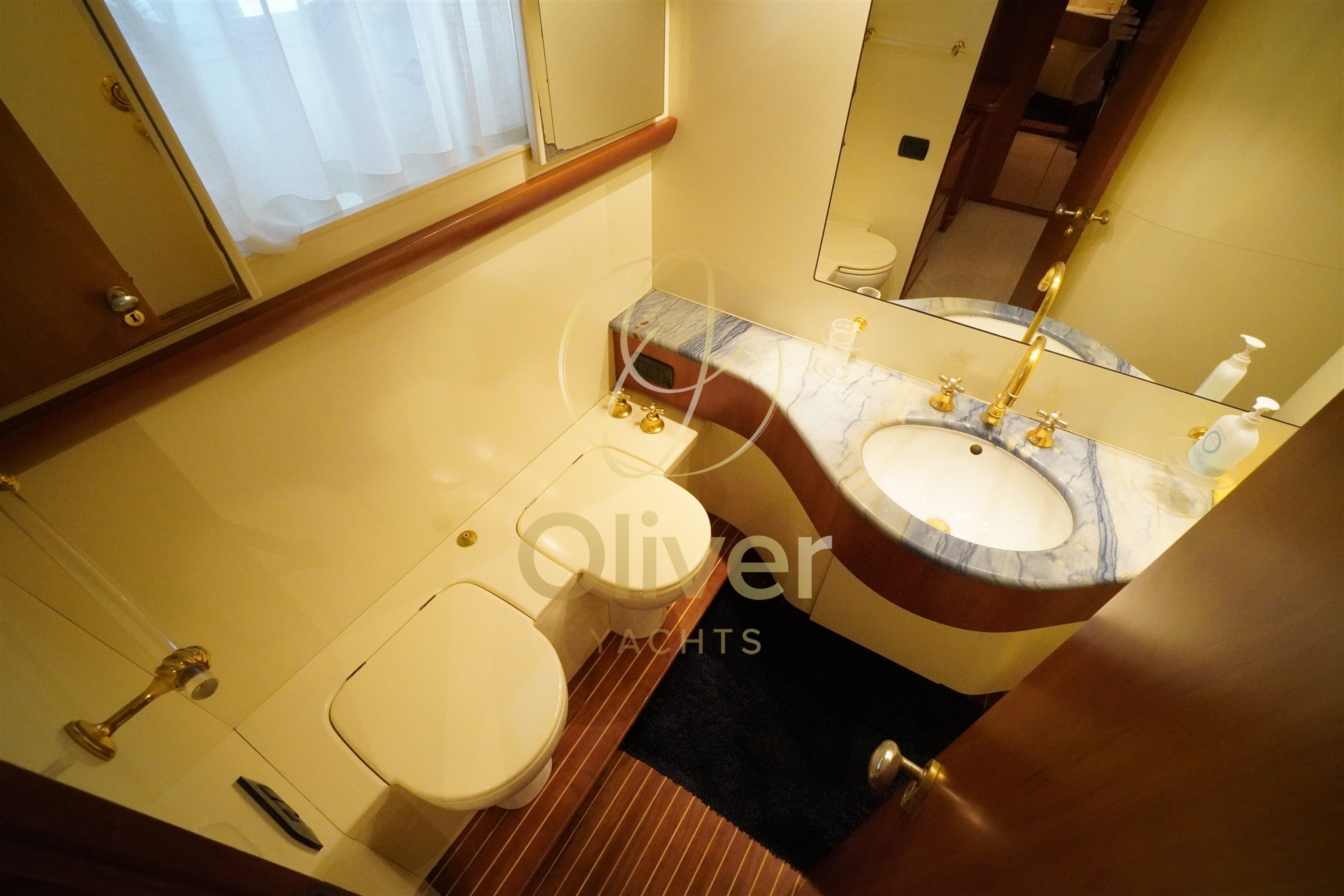 34 Master Cabin Toilette