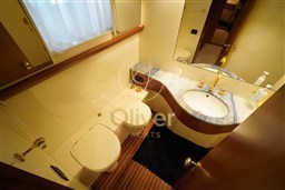 34 Master Cabin Toilette
