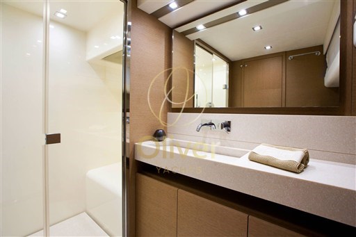 28 Master Cabin Toilette