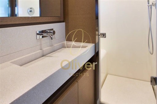 38 VIP Cabin Toilette