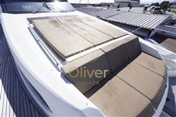 10 Bow Sunbathing Area