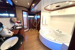 35 Master Cabin Toilette