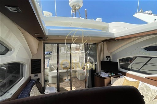 11 Salon + Cockpit