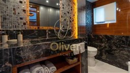 25 Master Cabin Toilette