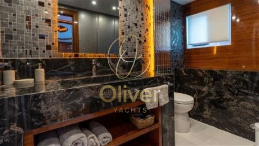 25 Master Cabin Toilette