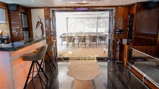 17 Indoor Bar Area