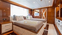 29 Aft Twin Cabin