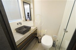 33 Guess Cabin Toilette