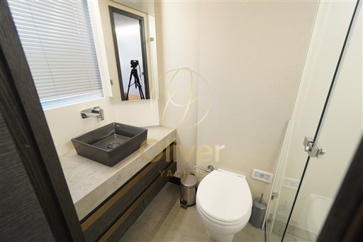 33 Guess Cabin Toilette