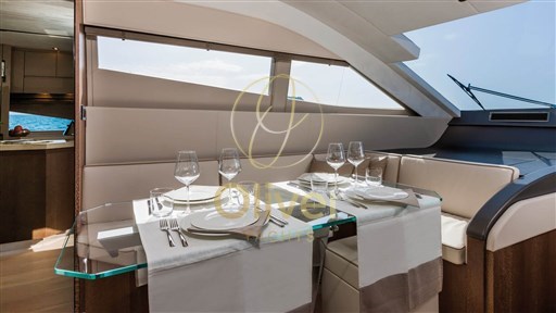 17 Table saloon